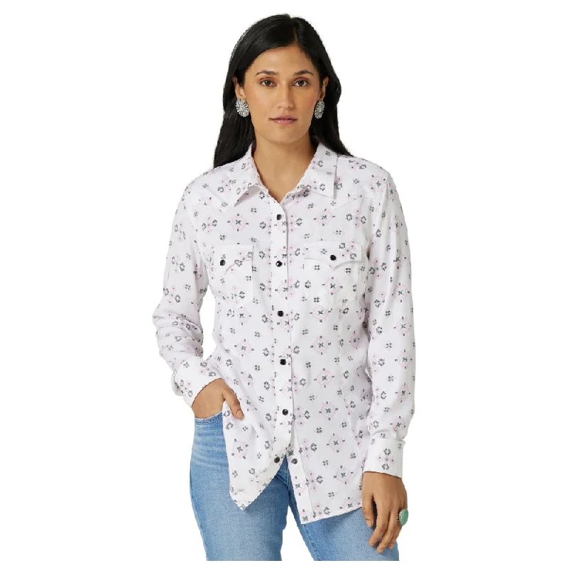 112327249 Wrangler Women's Retro Western Snap Shirt - White Print-- Fleece Fabric Down Fabric Feather Fabric 112327249 Wrangler Women's Retro Western Snap Shirt - White Print-- Fleece Fabric Down Fabric Feather Fabric