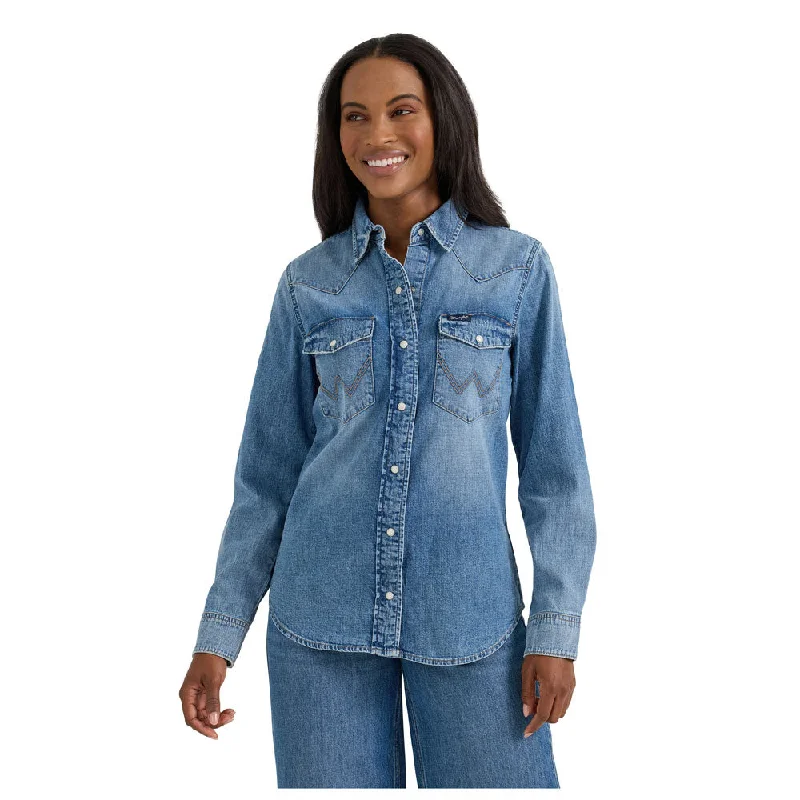 112360739 Wrangler Women's Retro Americana Long Sleeve Snap Shirt - Light Wash-- Plaid T-Shirt Polka Dot Checkered 112360739 Wrangler Women's Retro Americana Long Sleeve Snap Shirt - Light Wash-- Plaid T-Shirt Polka Dot Checkered
